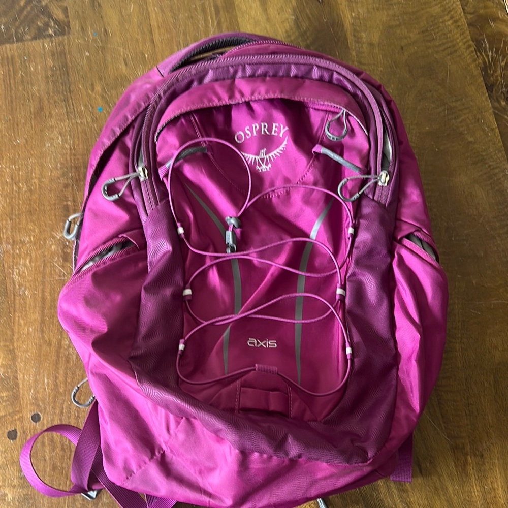 Osprey Axis Women's Backpack in Magenta